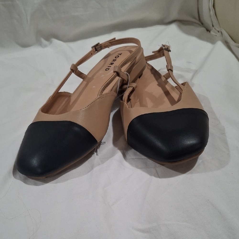 Torrid Women's Black and Cream Flats Size 9 - Picture 3 of 7